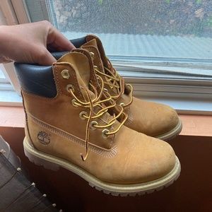 Timberland Boots (size 6) womens